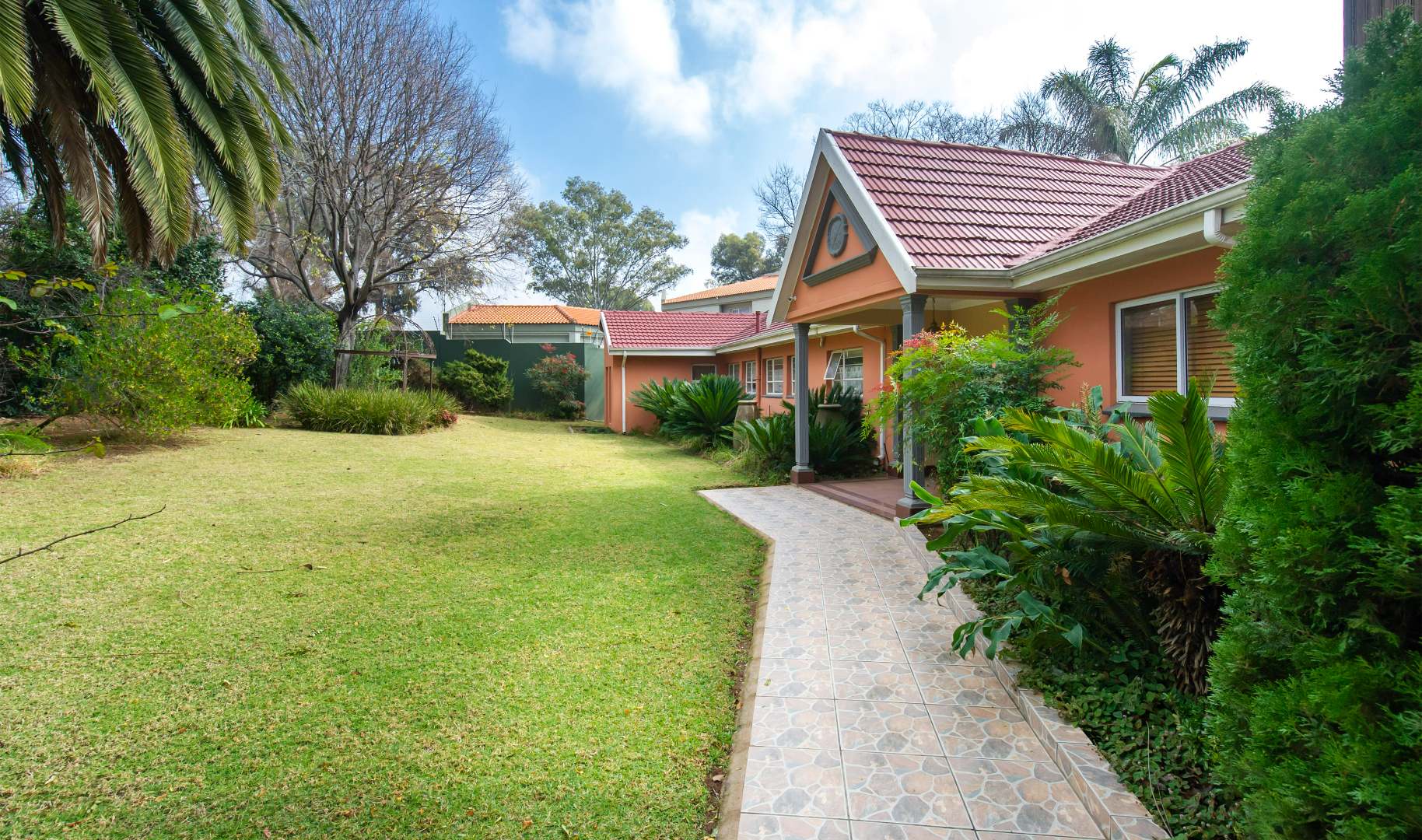 7 Bedroom House For Sale in Senderwood RE/MAX™ of Southern Africa