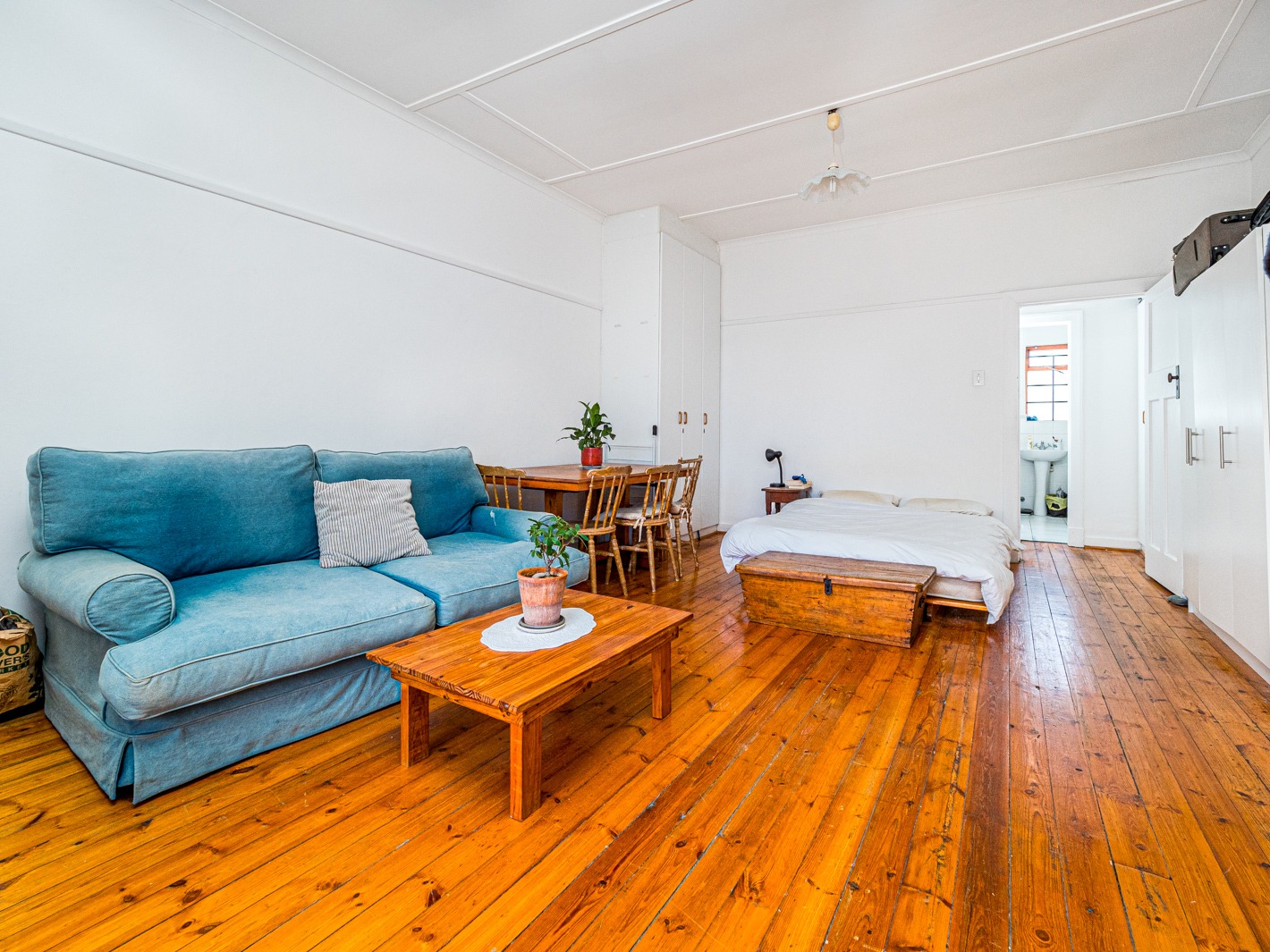 0.5 Bedroom Apartment / Flat For Sale in Rondebosch RE/MAX™ of