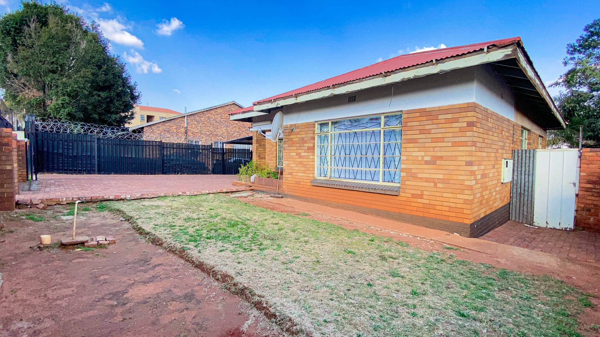 3 Bedroom House For Sale in Homestead Park RE/MAX™ of Southern Africa