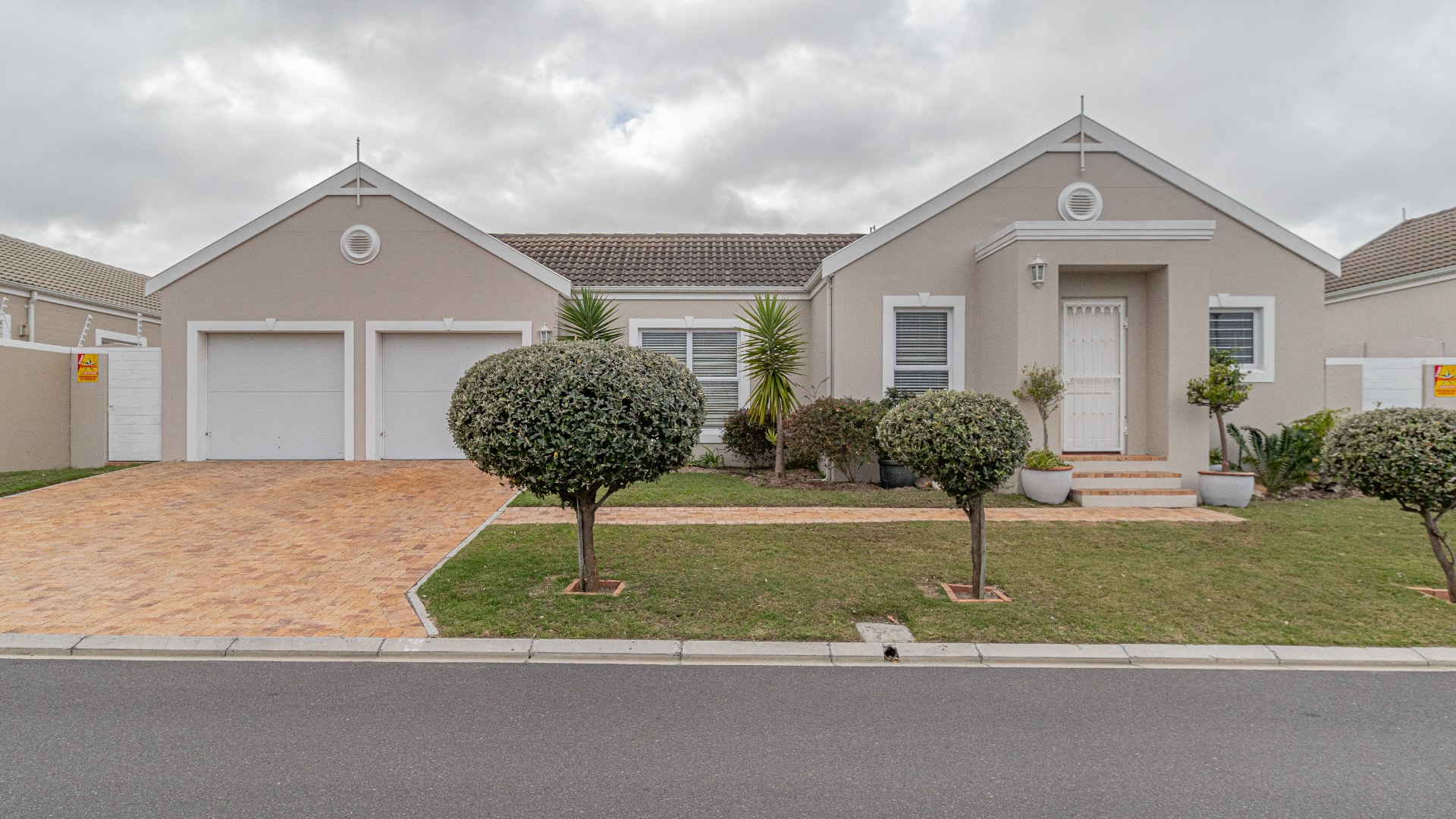 RE/MAX Property Centre