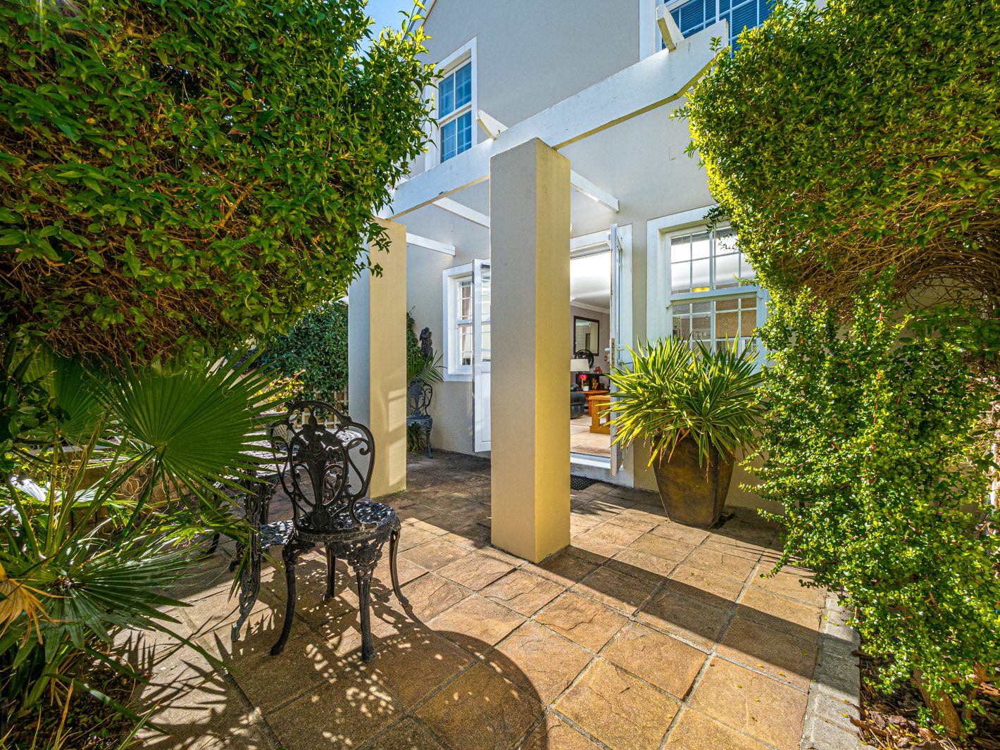 3 Bedroom Townhouse For Sale in Kenilworth RE/MAX™ of Southern Africa