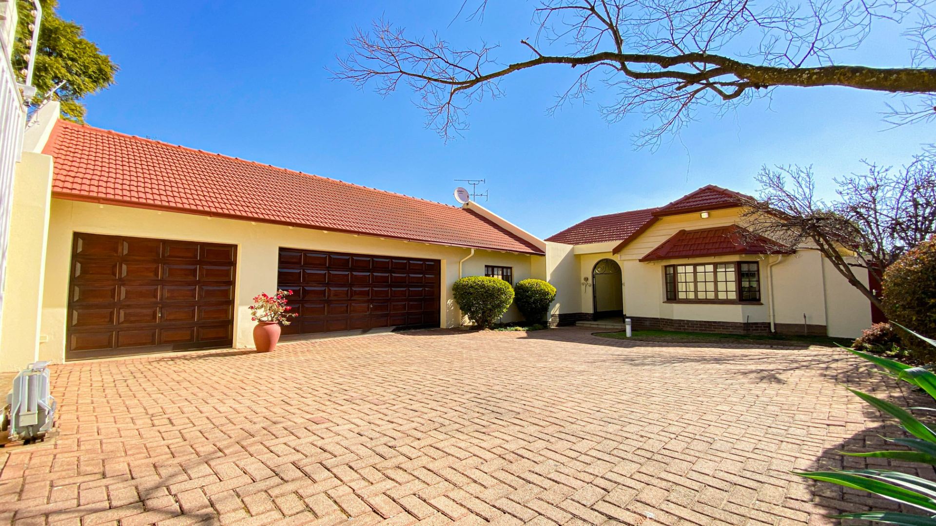 4 Bedroom House For Sale in Linden RE/MAX™ of Southern Africa