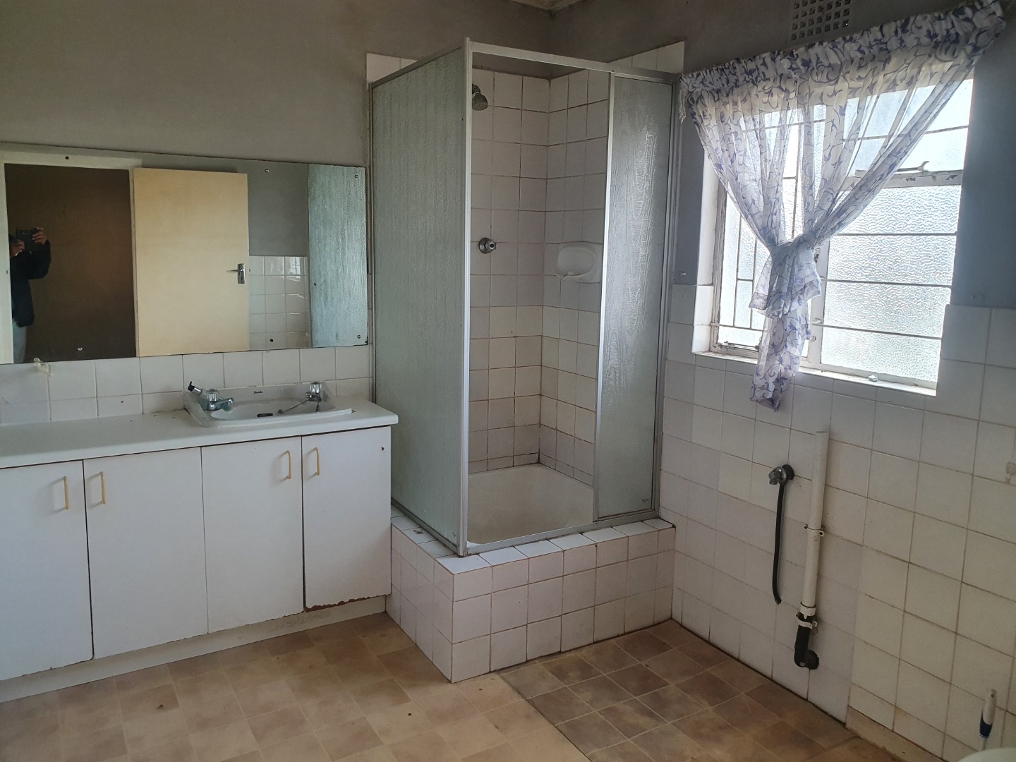 House For Sale in Gordons Bay Village, Gordons Bay IOL Property