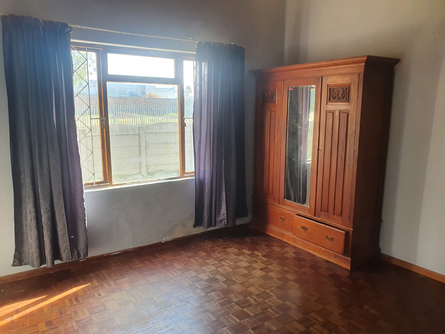 House For Sale in Gordons Bay Village, Gordons Bay IOL Property