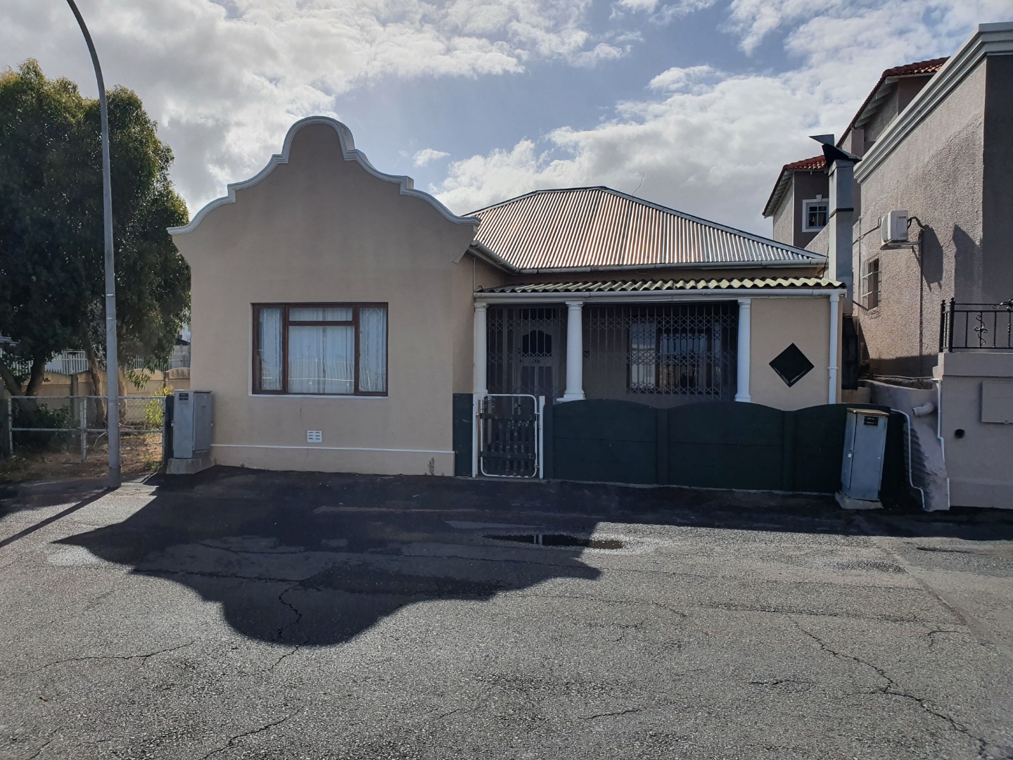 House For Sale in Gordons Bay Village, Gordons Bay IOL Property
