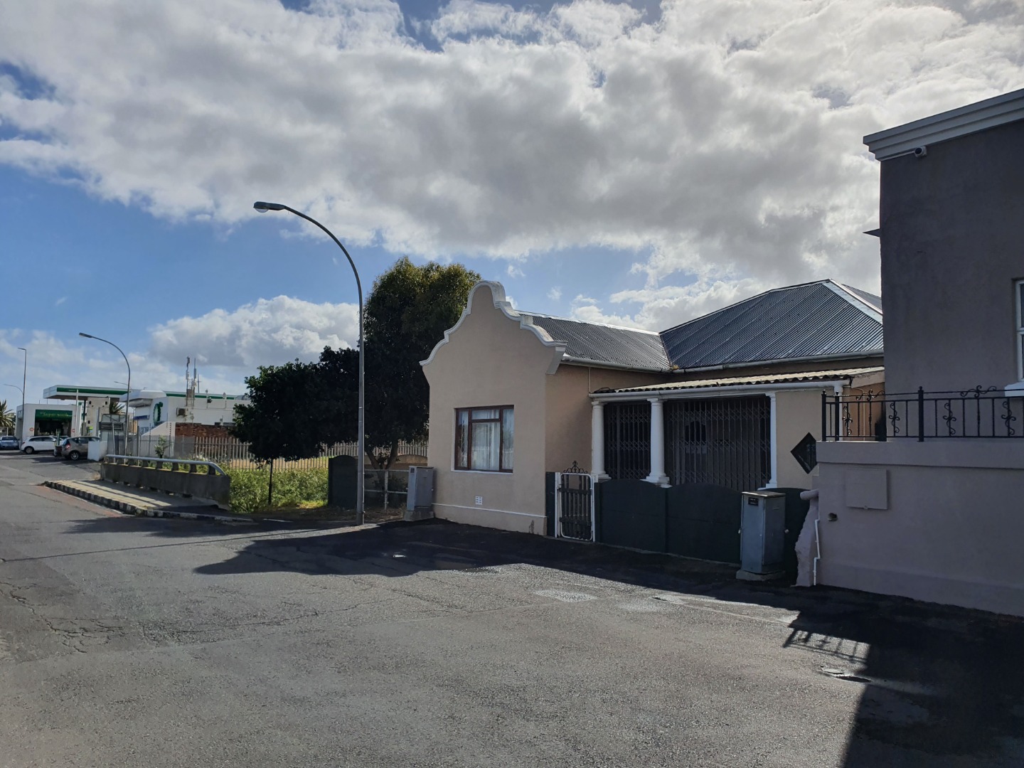 House For Sale in Gordons Bay Village, Gordons Bay IOL Property