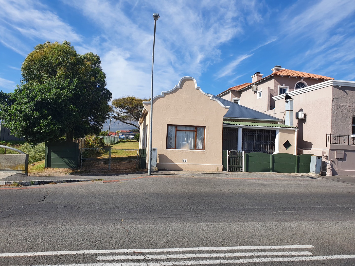 House For Sale in Gordons Bay Village, Gordons Bay IOL Property