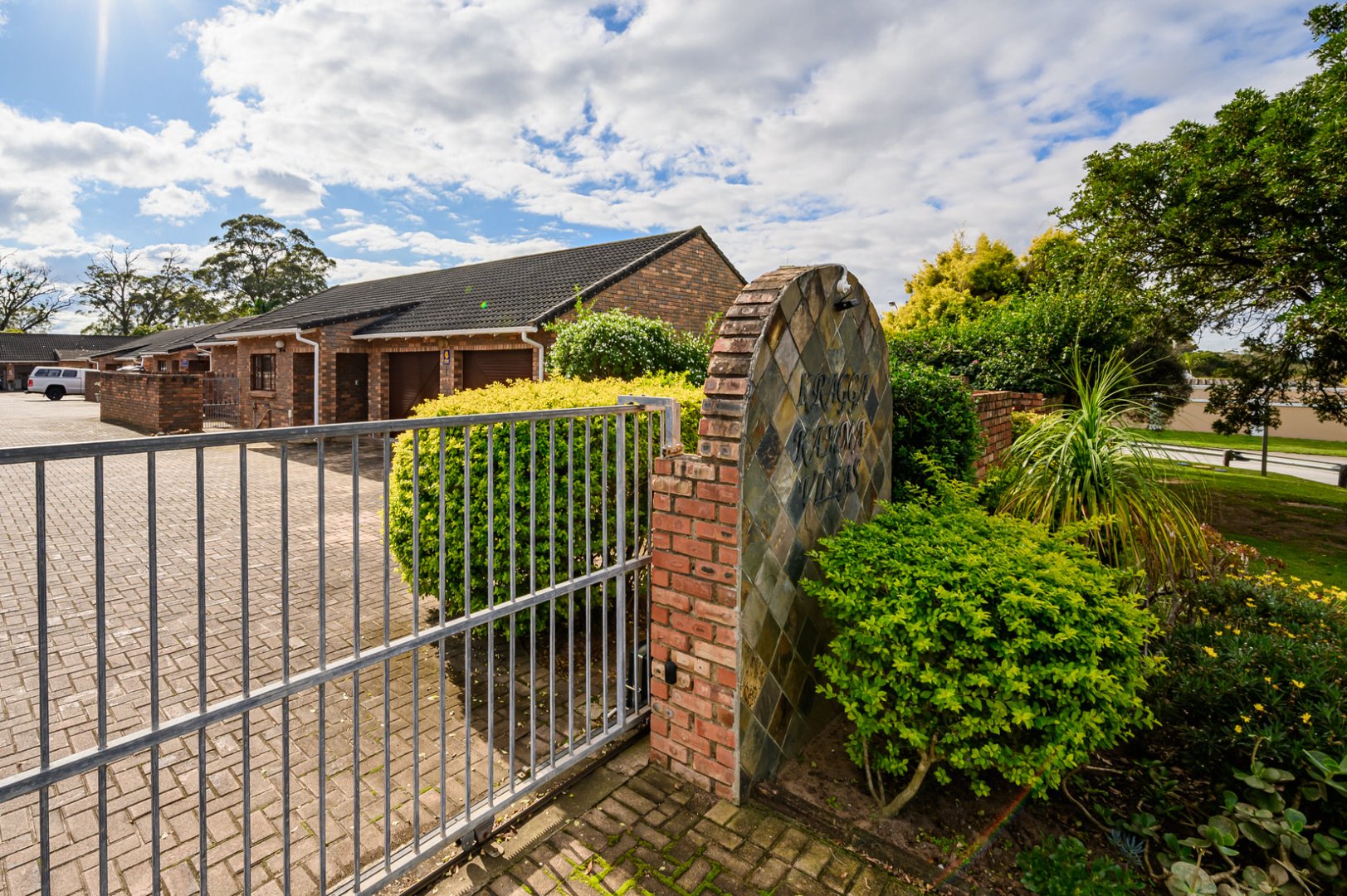 3 Bedroom Townhouse To Rent in Lorraine RE/MAX™ of Southern Africa