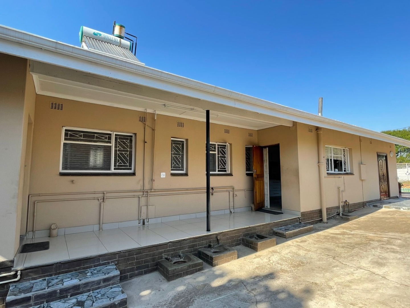 3 Bedroom House For Sale in Bisley RE/MAX™ of Southern Africa