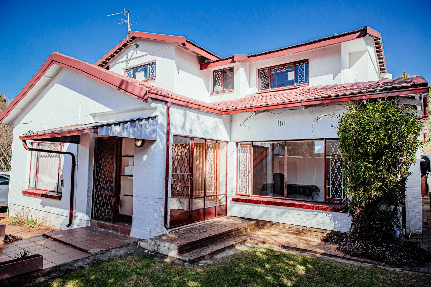 4 Bedroom House For Sale in Westdene RE/MAX™ of Southern Africa