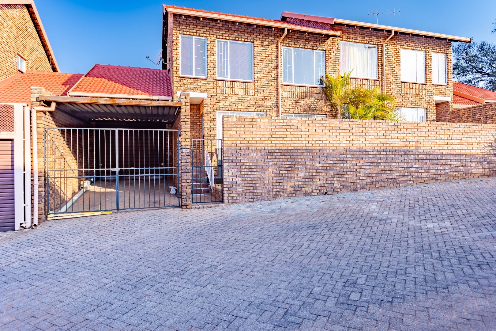 3 Bedroom Townhouse For Sale in Monument Park RE/MAX™ of Southern Africa