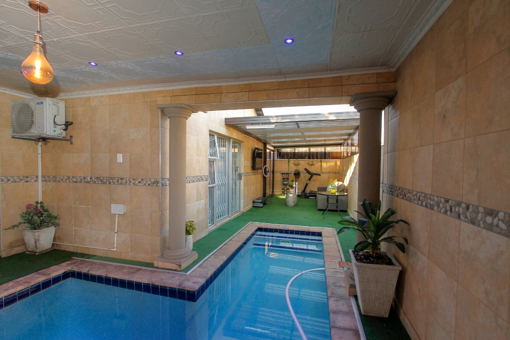 3 Bedroom House For Sale in Woodview RE/MAX™ of Southern Africa