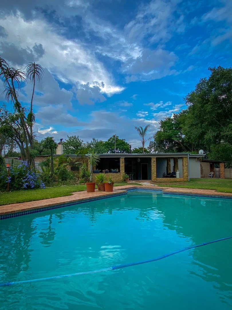 6 Bedroom House For Sale in Modimolle RE/MAX™ of Southern Africa