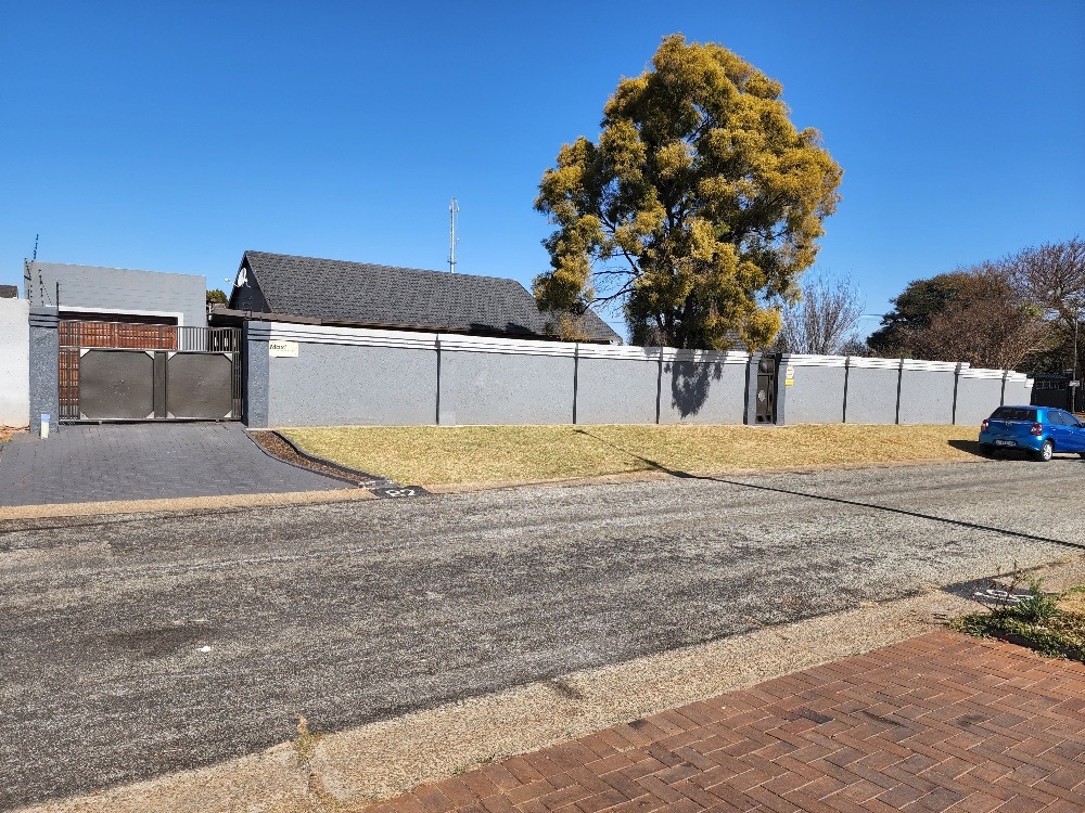 3 Bedroom House For Sale in Leondale RE/MAX™ of Southern Africa