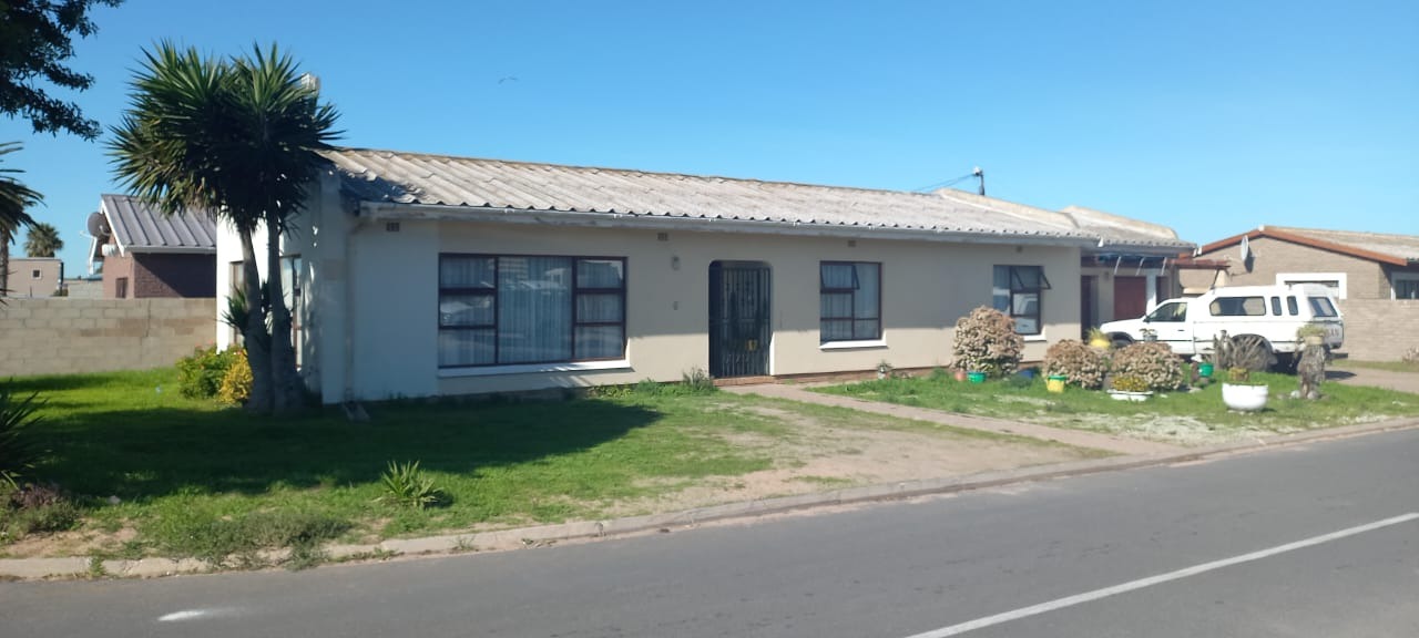 3 Bedroom House For Sale in Saldanha Central RE/MAX™ of Southern Africa
