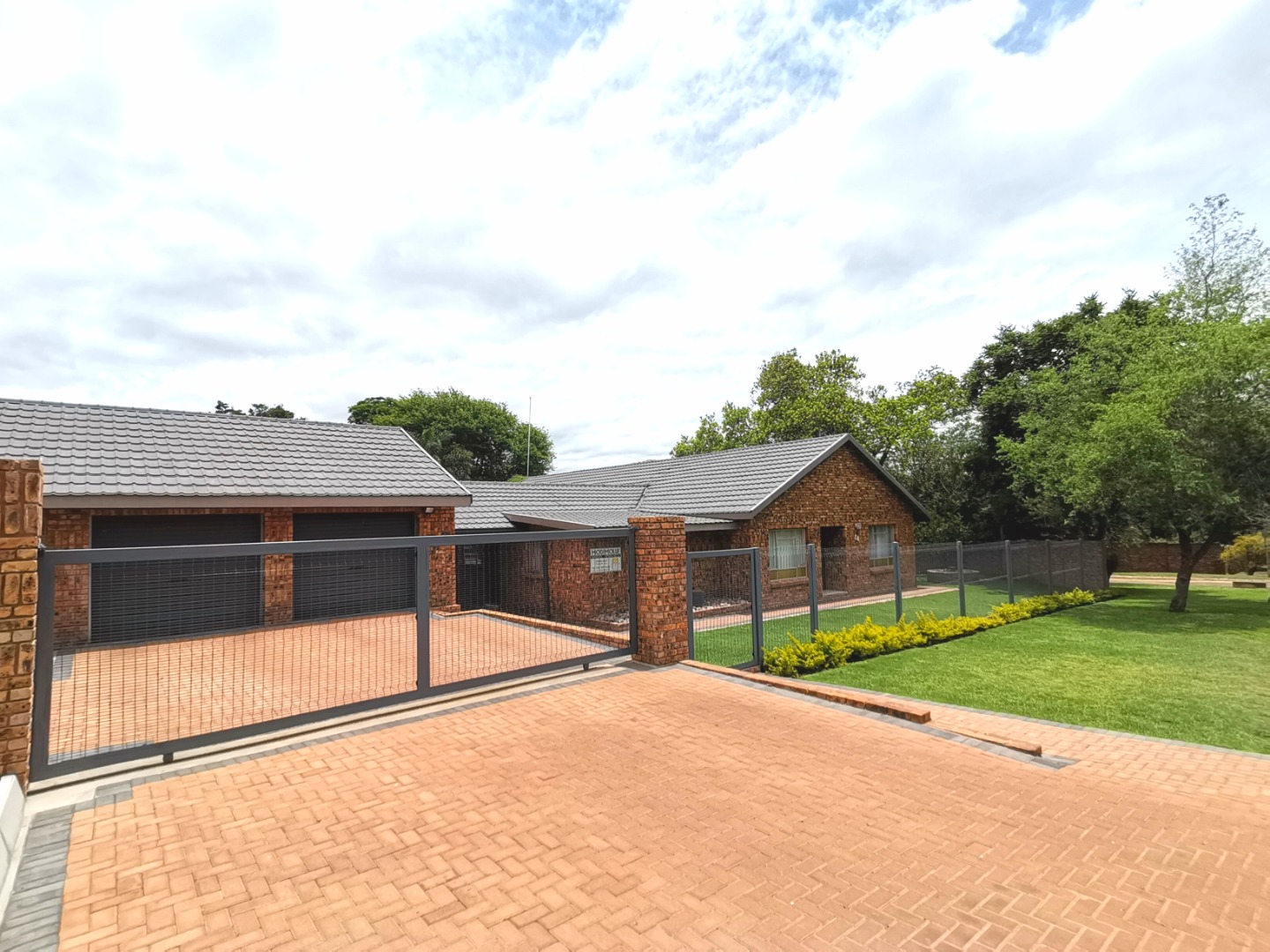 4 Bedroom House For Sale in Modimolle RE/MAX™ of Southern Africa