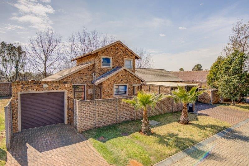 3 Bedroom House For Sale in Pomona RE/MAX™ of Southern Africa