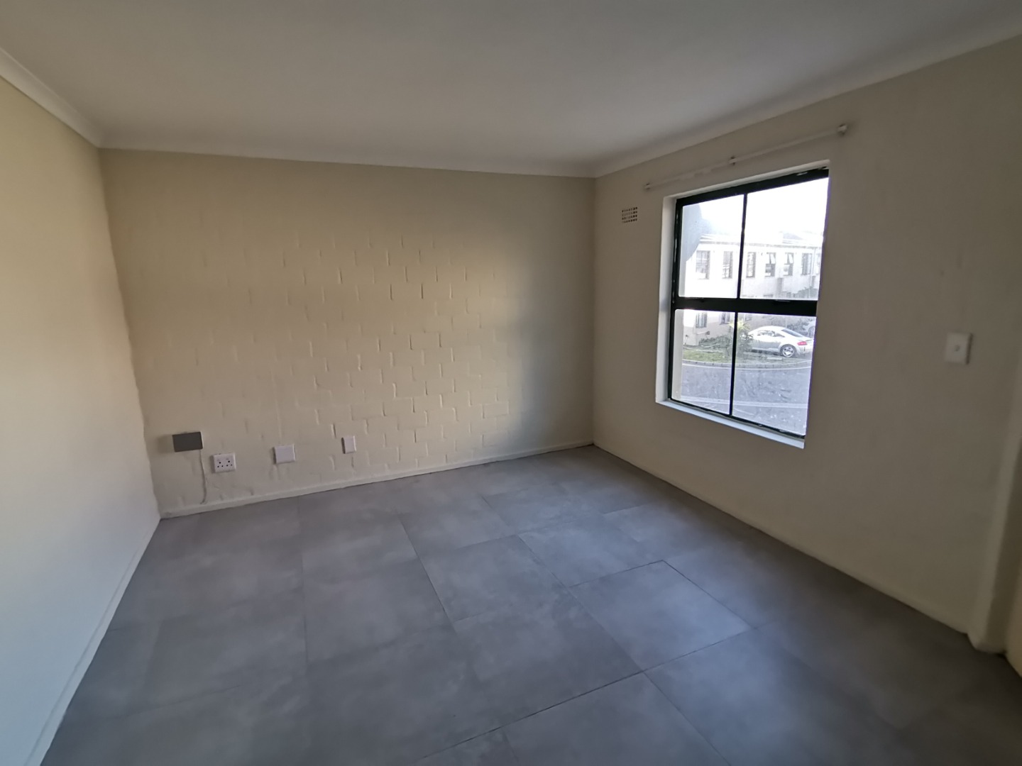 1 Bedroom Apartment / Flat For Sale in Table View RE/MAX™ of Southern Africa