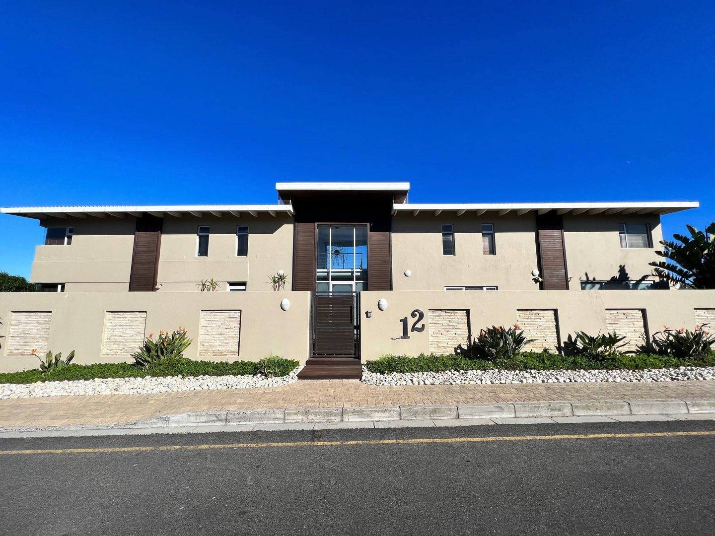 4 Bedroom House For Sale in Bloubergstrand RE/MAX™ of Southern Africa