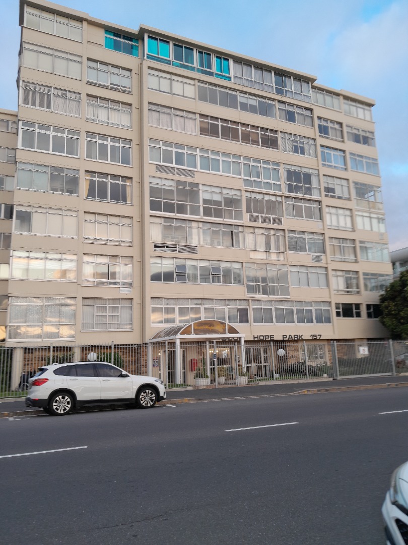 1 Bedroom Apartment / Flat For Sale in Mouille Point RE/MAX™ of