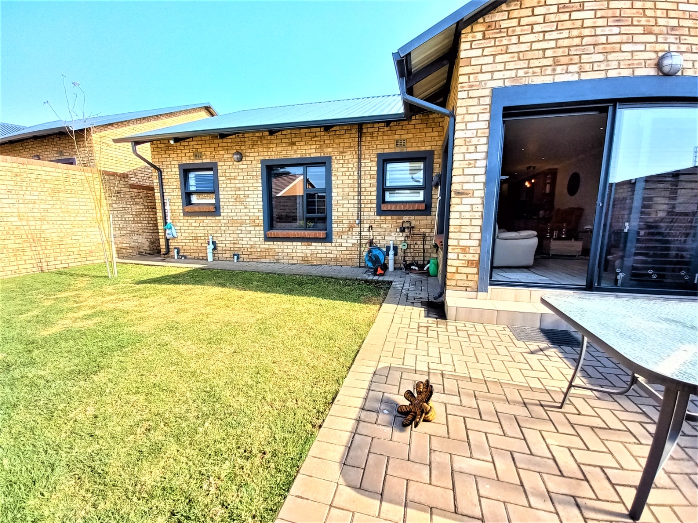 3 Bedroom Townhouse For Sale in New Market RE/MAX™ of Southern Africa