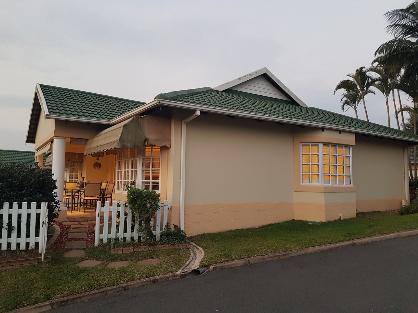 3 Bedroom Townhouse For Sale in Somerset Valley Estate RE/MAX™ of
