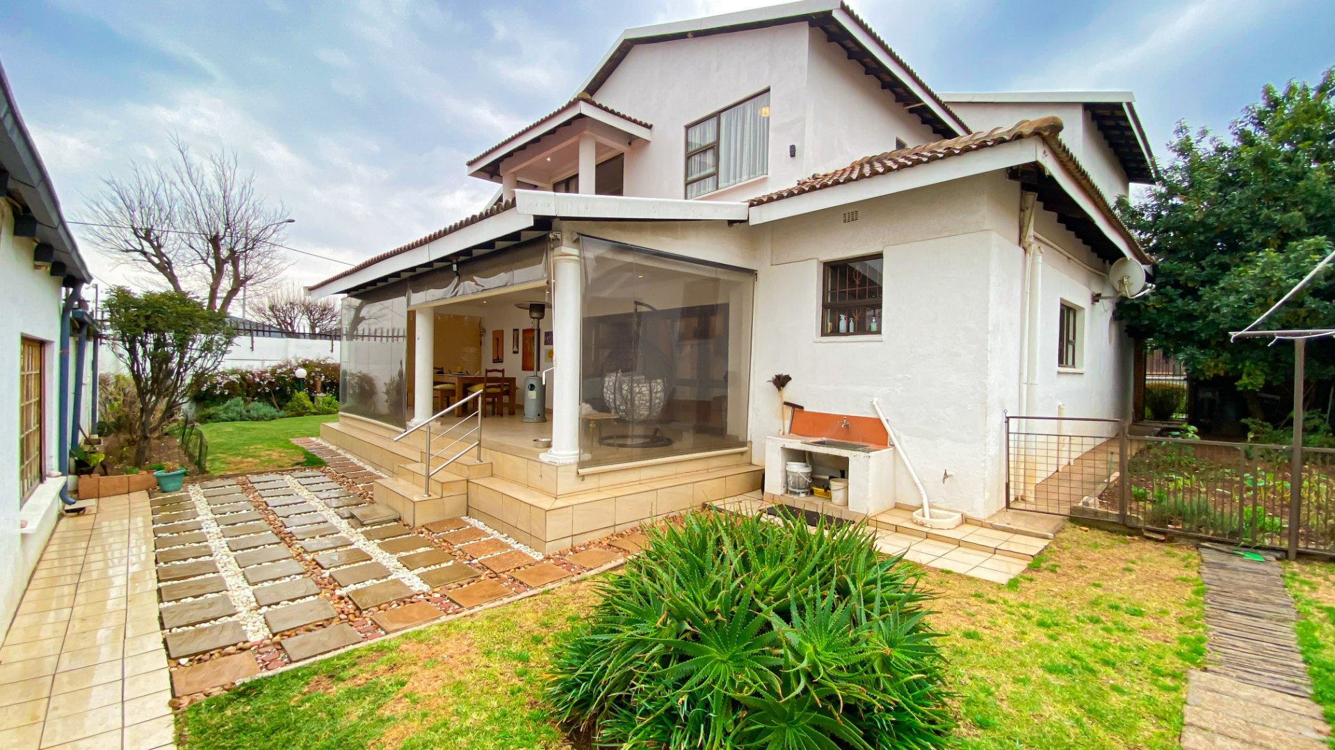 6 Bedroom House For Sale in Mayfair West RE/MAX™ of Southern Africa