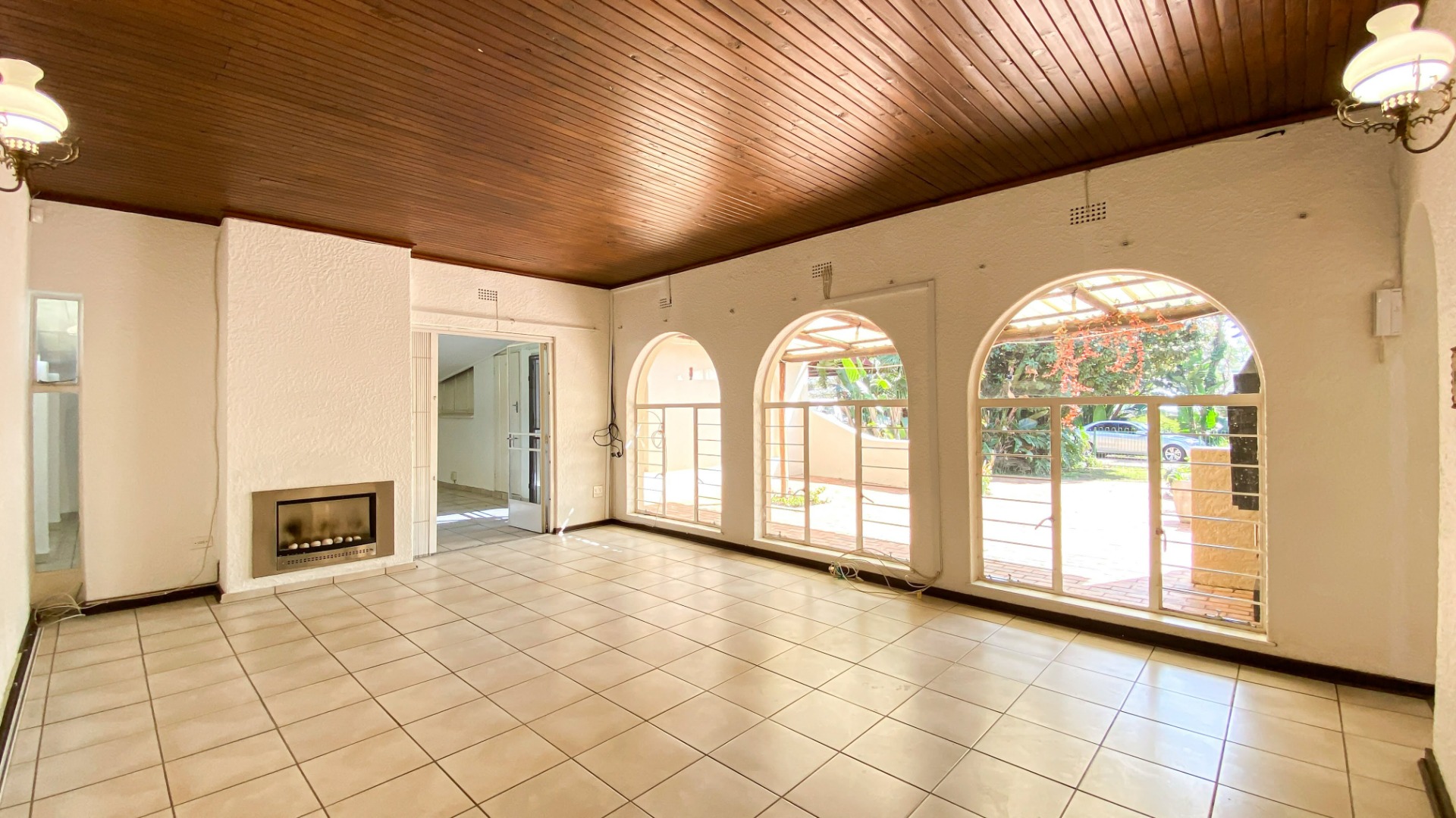 4 Bedroom House For Sale in Linden RE/MAX™ of Southern Africa