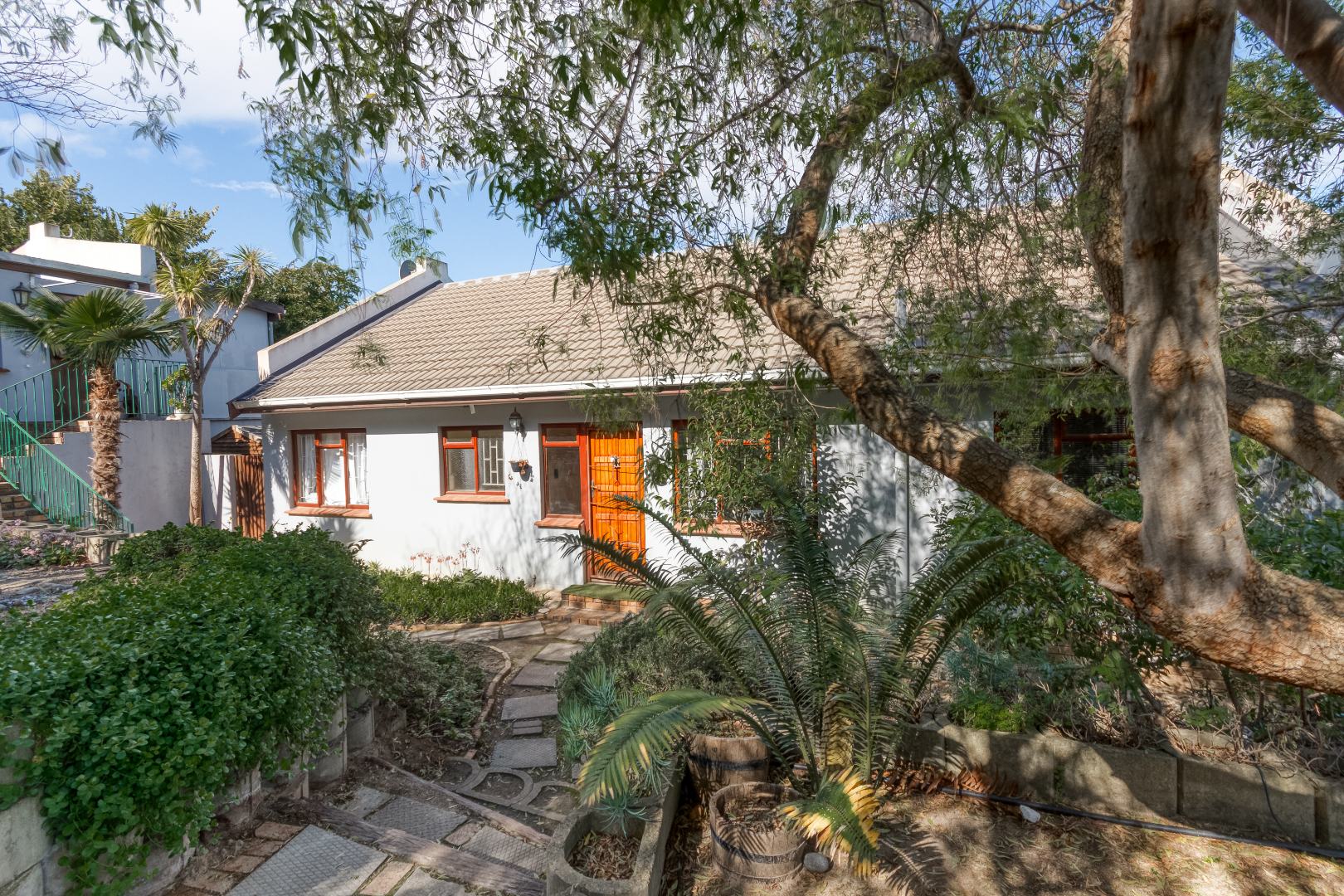 3 Bedroom House For Sale in Heldervue RE/MAX™ of Southern Africa