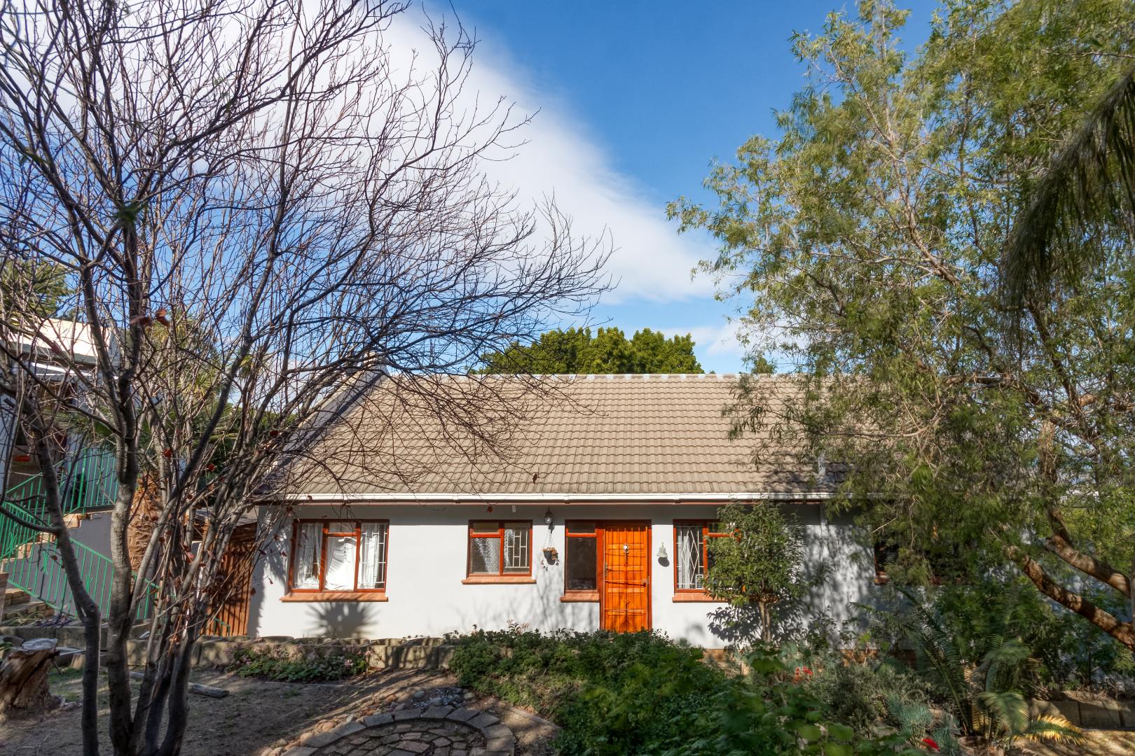 3 Bedroom House For Sale in Heldervue RE/MAX™ of Southern Africa