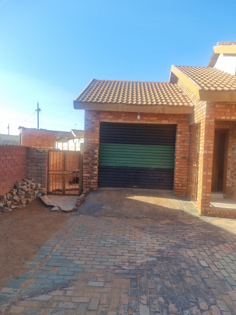 3 Bedroom House For Sale in Jouberton RE/MAX™ of Southern Africa