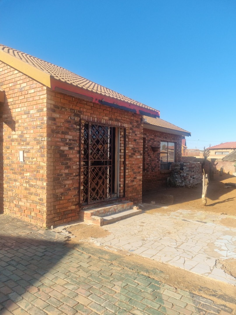 3 Bedroom House For Sale in Jouberton RE/MAX™ of Southern Africa