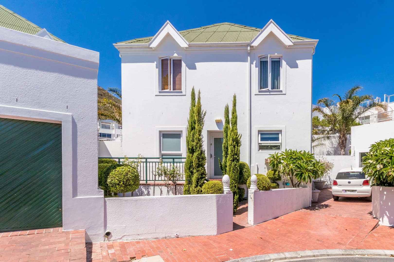 4 Bedroom Townhouse For Sale in Scott Estate RE/MAX™ of Southern Africa