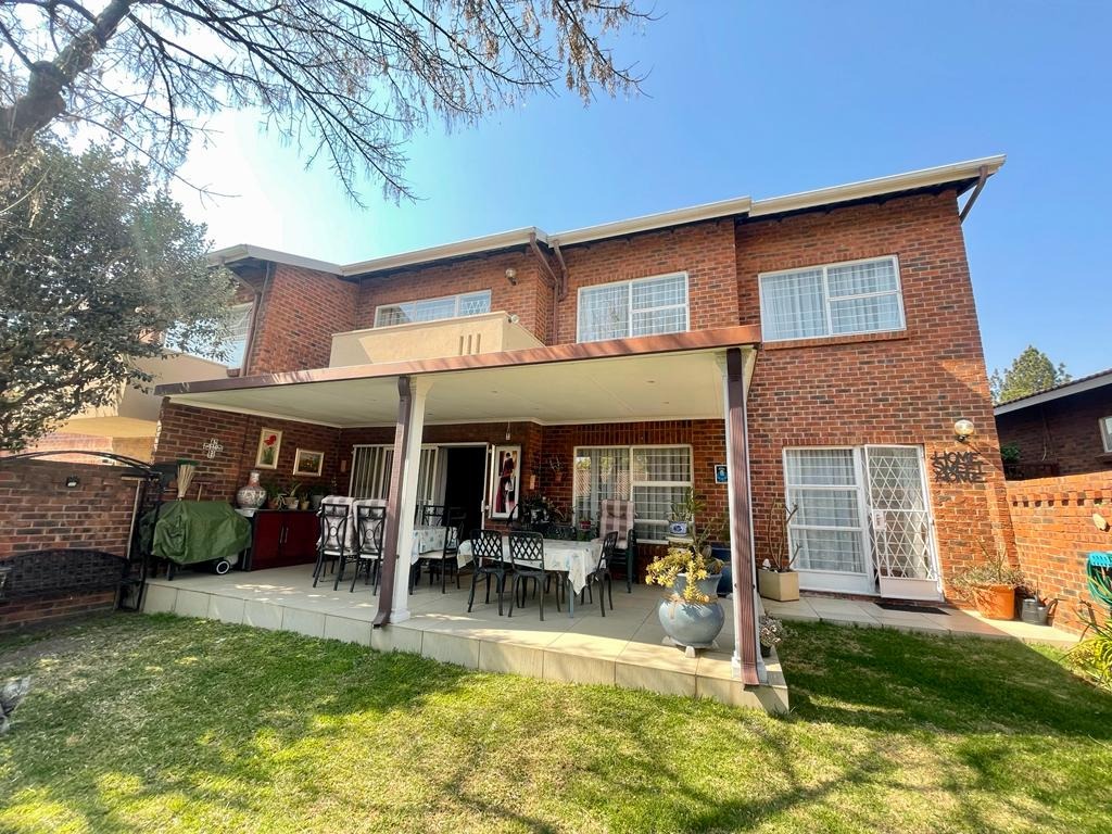4 Bedroom Townhouse For Sale in St Andrews RE/MAX™ of Southern Africa