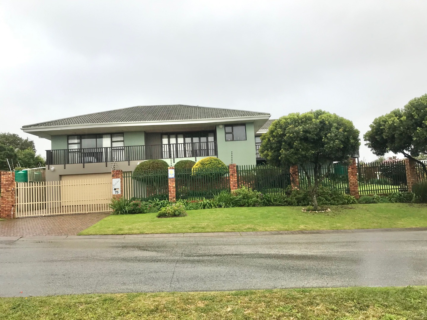 4 Bedroom House For Sale in Lovemore Heights RE/MAX™ of Southern Africa