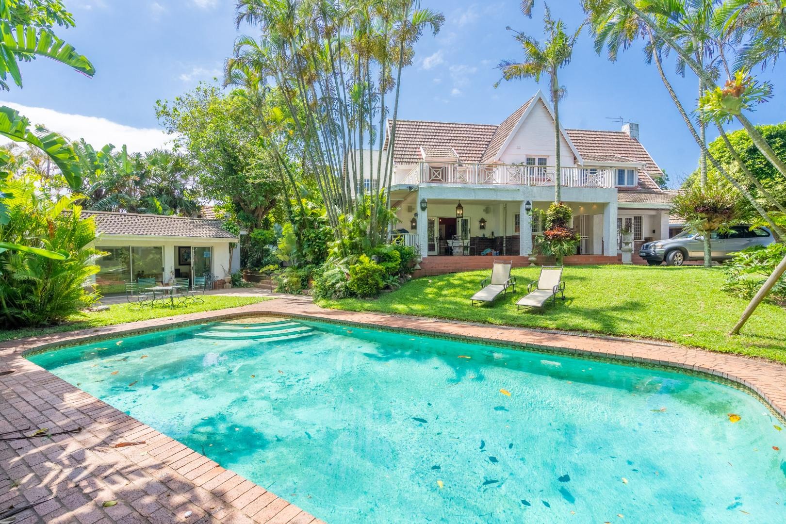 5 Bedroom House For Sale in Essenwood RE/MAX™ of Southern Africa