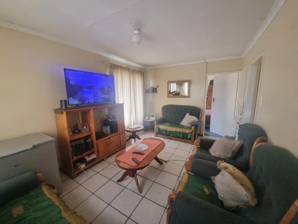 2 Bedroom House For Sale in Heidedal RE/MAX™ of Southern Africa