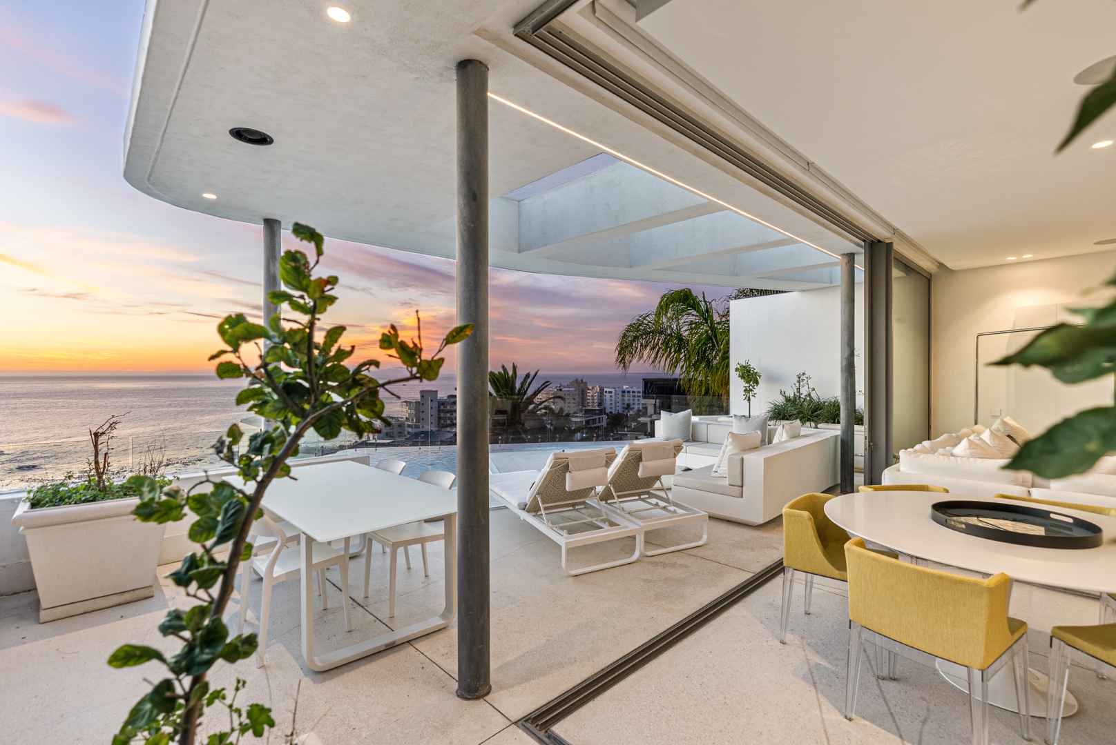 6 Bedroom House For Sale in Bantry Bay RE/MAX™ of Southern Africa