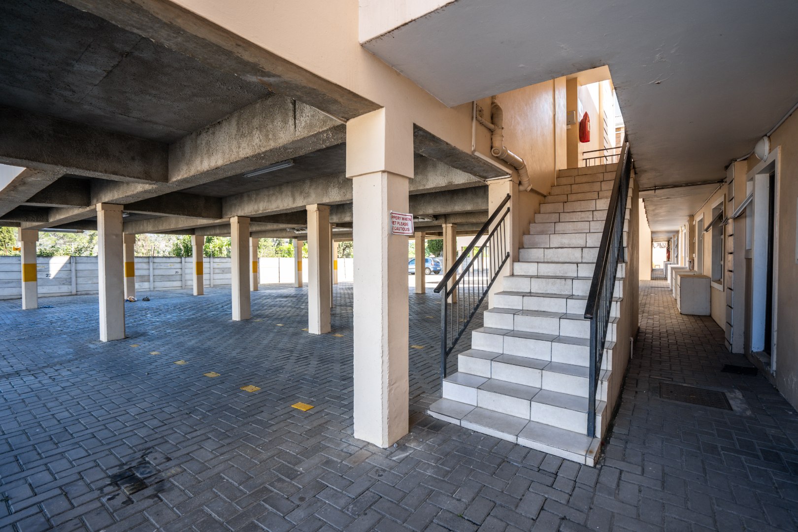 2 Bedroom Apartment / Flat To Rent in Kingswood RE/MAX™ of Southern