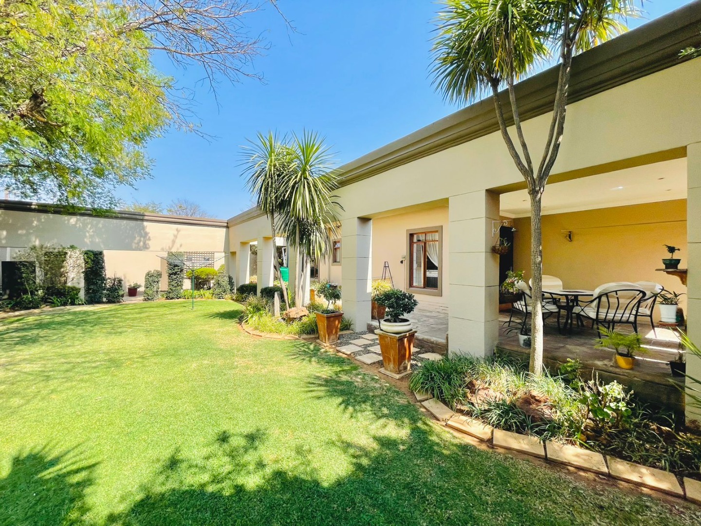 4 Bedroom House For Sale in New Redruth RE/MAX™ of Southern Africa