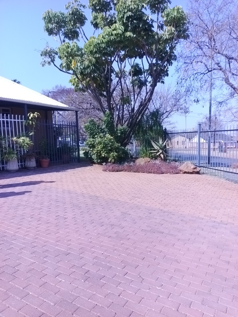 4 Bedroom House For Sale in Danville RE/MAX™ of Southern Africa