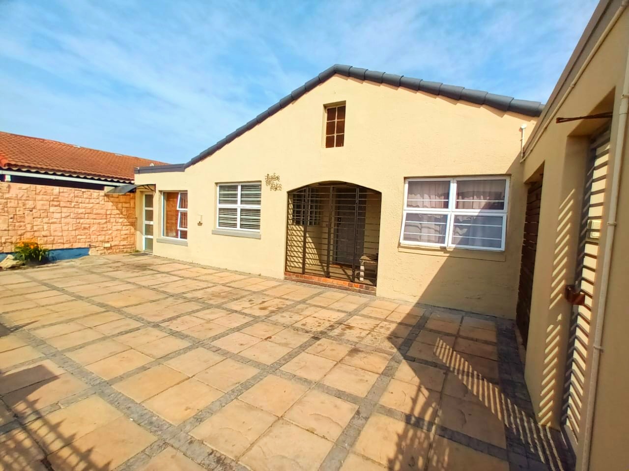 8 Bedroom House For Sale in Grassy Park RE/MAX™ of Southern Africa