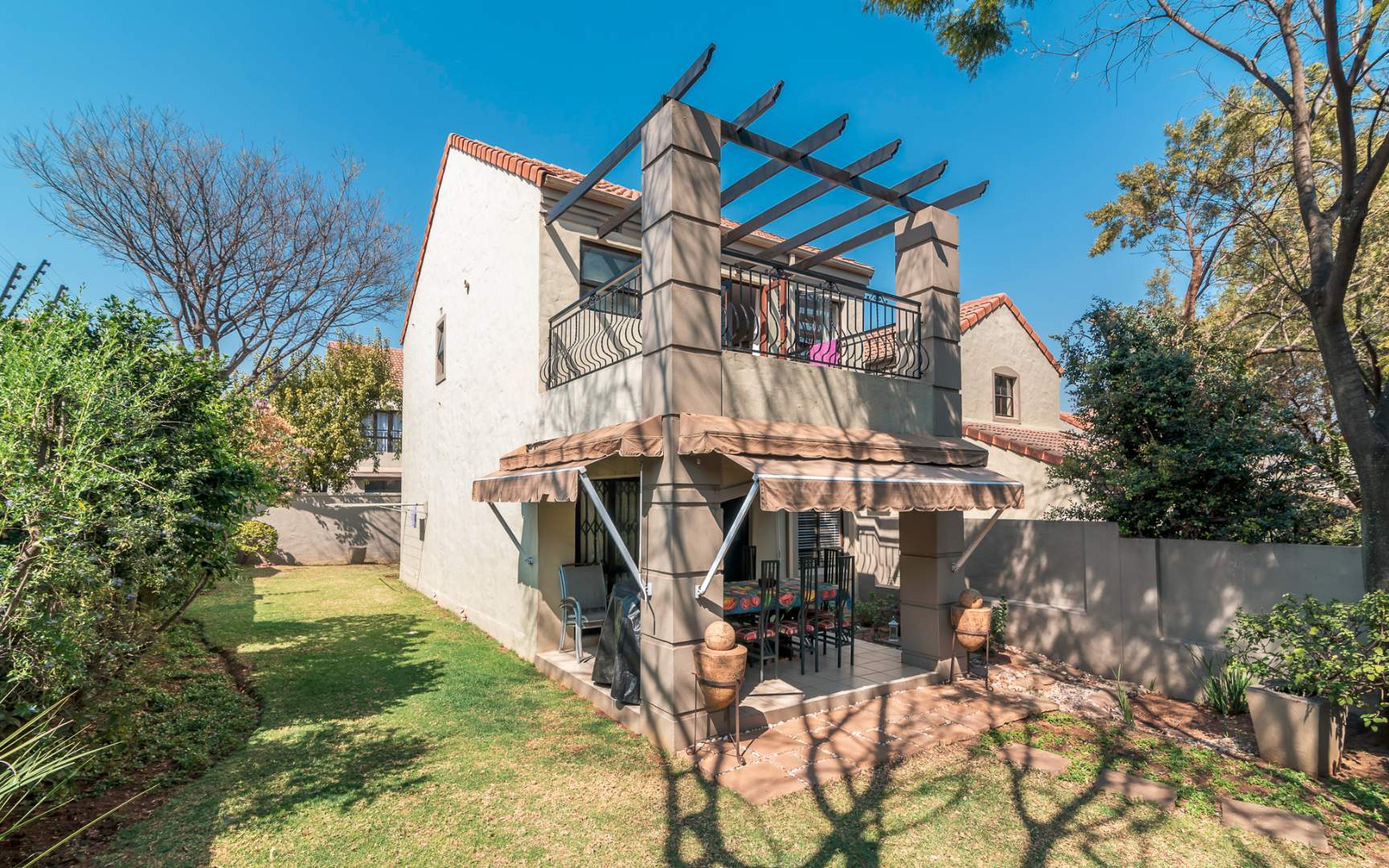 2 Bedroom Townhouse For Sale in Douglasdale RE/MAX™ of Southern Africa