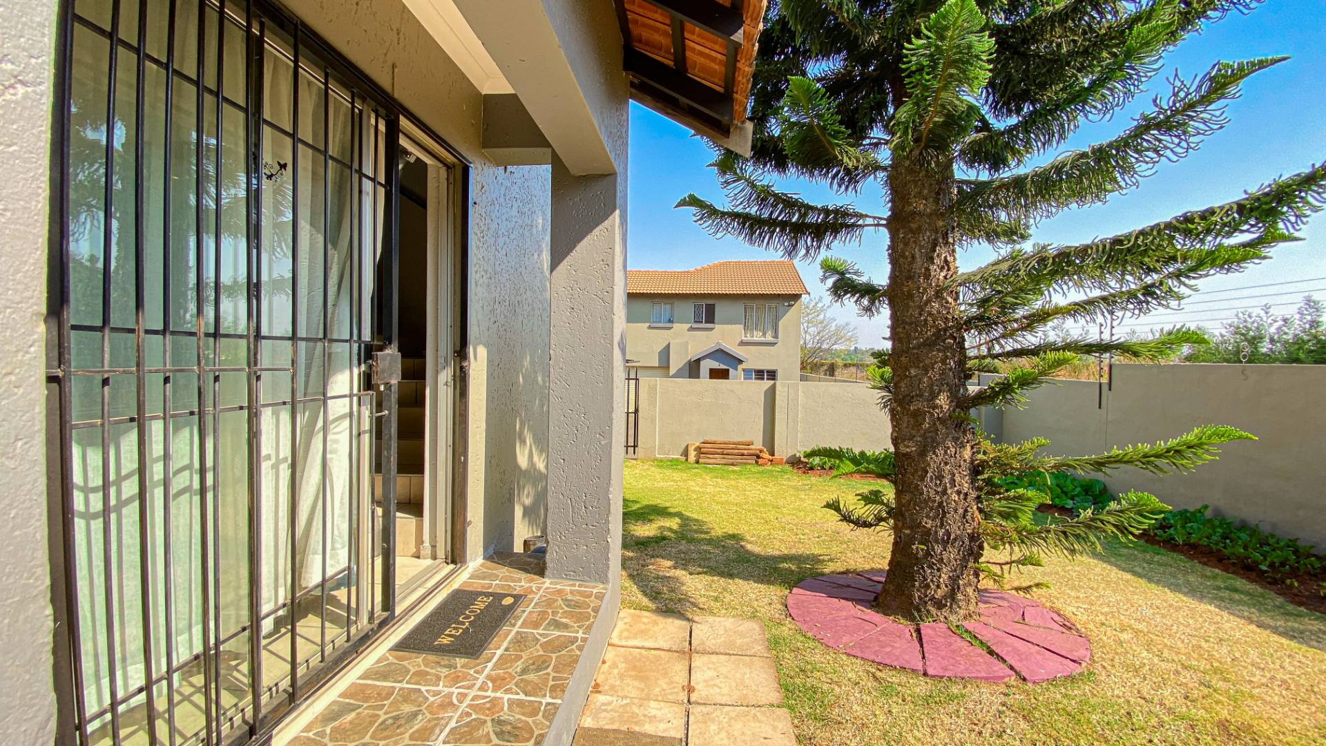 3 Bedroom Townhouse For Sale in Fairland RE/MAX™ of Southern Africa
