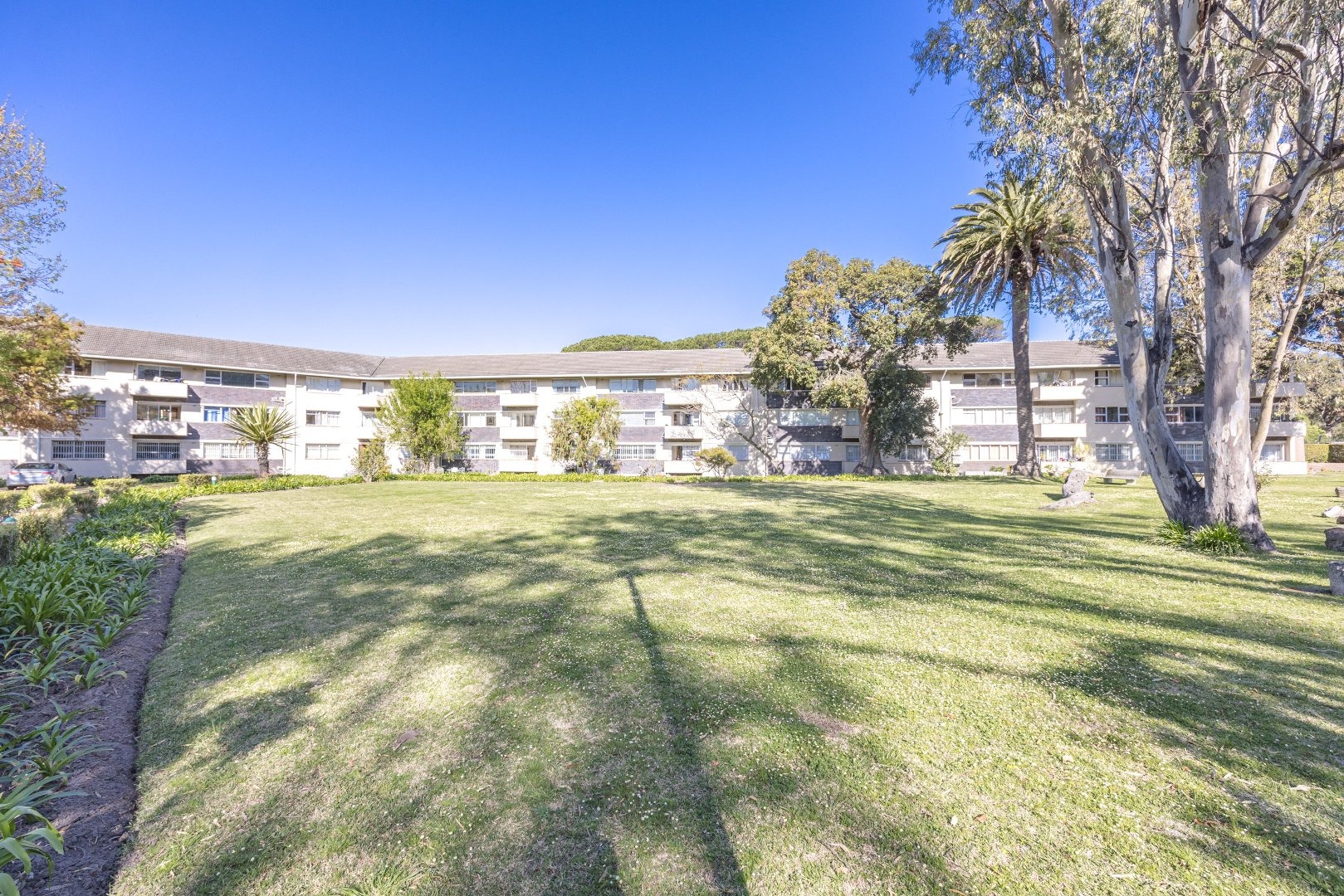 3 Bedroom Apartment / Flat For Sale in Kenilworth RE/MAX™ of Southern