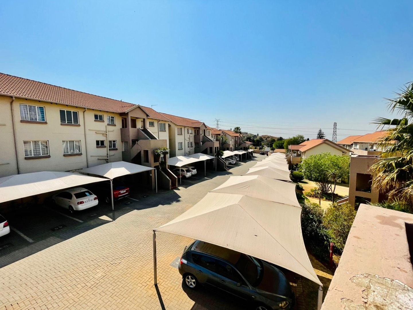 2 Bedroom Townhouse For Sale in Linmeyer RE/MAX™ of Southern Africa