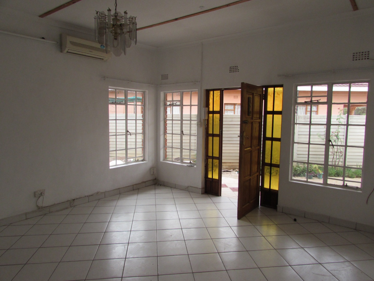 4 Bedroom House For Sale in Block 9 RE/MAX™ of Southern Africa