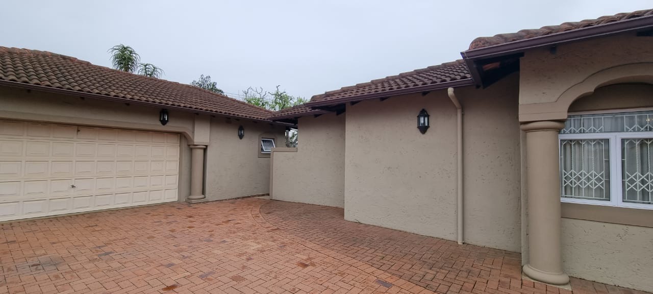 4 Bedroom House For Sale in Malvern RE/MAX™ of Southern Africa