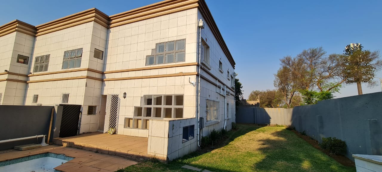 4 Bedroom House To Rent in New Redruth RE/MAX™ of Southern Africa