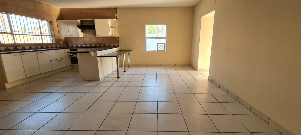 4 Bedroom House To Rent in New Redruth RE/MAX™ of Southern Africa